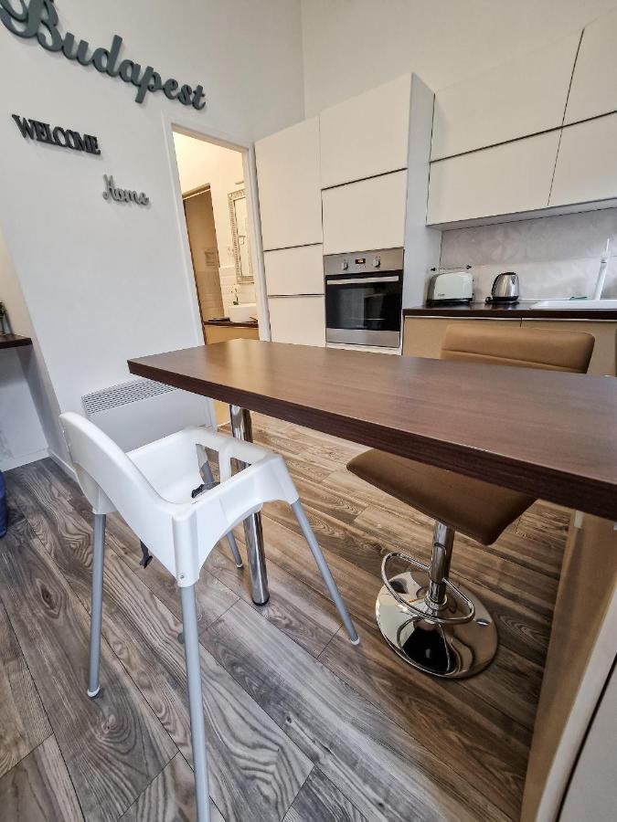 Elizabeth In The Heart Of Apartman Budapest