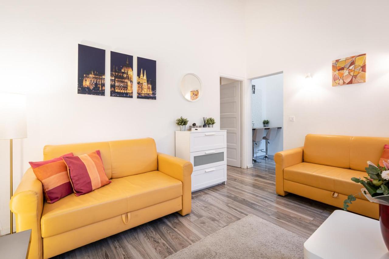Elizabeth In The Heart Of Apartman *